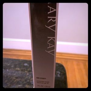 Mary Kay Very Light CC Cream